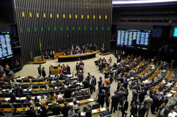 Deputados e senadores deverão analisar nesta quarta propostas que ampliam BPC e Bolsa Família