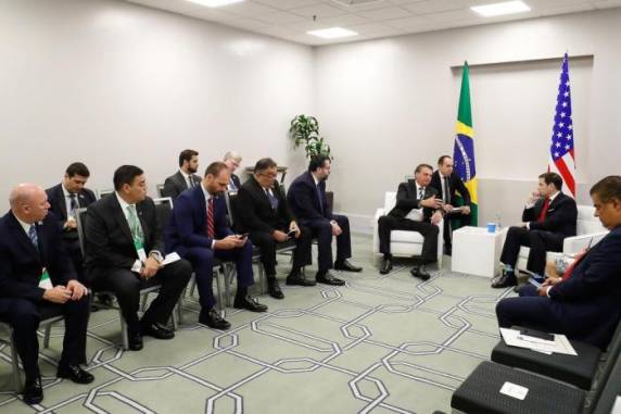 Na noite desta sexta-feira (13), o diplomata Nestor Forster, indicado para a embaixada do Brasil nos EUA, e o senador Nelsinho Trad receberam teste positivo