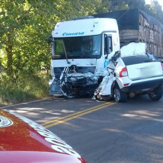 Universitário de 18 anos morre em acidente entre carro e caminhão no Oeste de SC - foto 2