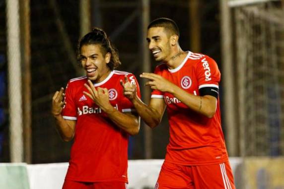 Time colorado teve apenas dois titulares em campo no jogo de domingo, no Passo D'Areia