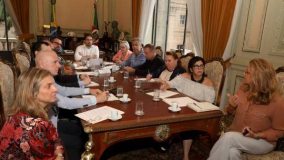 Governador Eduardo Leite fez o anúncio nesta segunda-feira, em coletiva