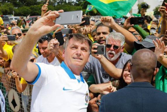 Segundo o presidente, com a comissão, "novas medidas serão adotadas" para evitar a sua propagação do vírus