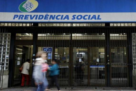 Medida vai colocar mais R$ 23 bilhões em circulação para tentar conter os efeitos negativos da pandemia