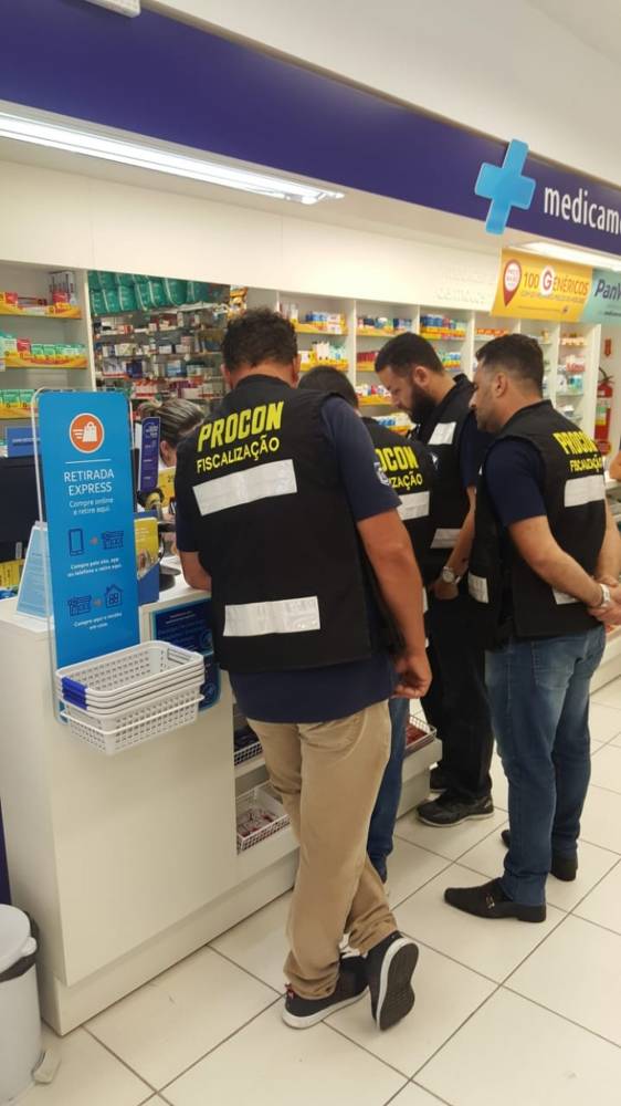 Estabelecimentos ficam em Florianópolis e Joinville. Procon está fiscalizando itens de higiene usados na prevenção tanto da Covid-10 quanto demais doenças respiratórias