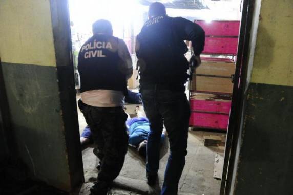Polícia desarticulou indústria que falsificava marcas e prendeu 17 envolvidos em esquema de fraude internacional