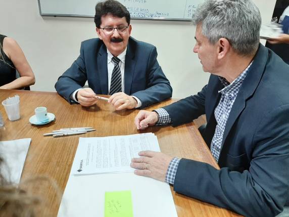 Equipe de Governo realiza assinatura do contrato de financiamento com o Badesul - foto 3