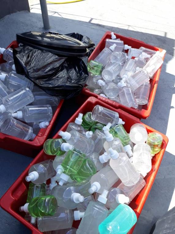 Álcool em gel tem sido bastante procurado por causa da pandemia do novo coronavírus. Fábrica funcionava no bairro Adhemar Garcia