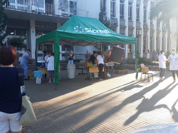 Vacinação contra a gripe inicia com grande procura em Três de Maio - foto 3