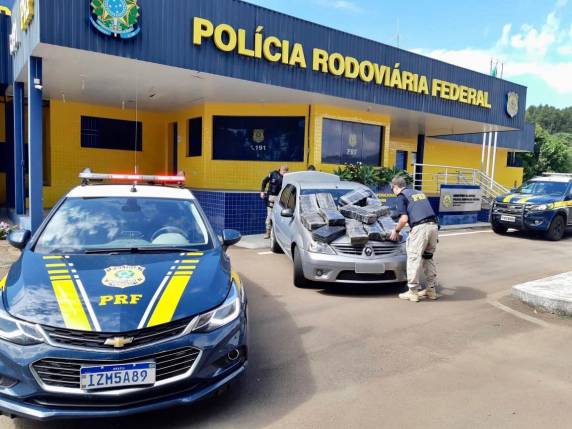 PRF prende mulher transportando mais de 150 quilos de maconha em Erechim - foto 2