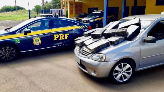 PRF prende mulher transportando mais de 150 quilos de maconha em Erechim - foto 3