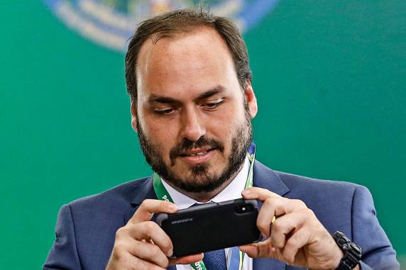 Vereador reproduziu uma postagem do Flávio Dino (PCdoB) na qual o governador do Maranhão relatava uma reunião virtual do Conselho da Amazônia com Mourão e todos os chefes estaduais