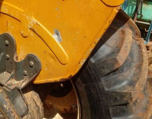 Tiro não atingiu o homem, porém sua marca ficou no equipamento agrícola