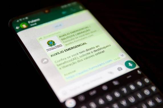 Mensagens falsas, com promessa de aprovação de recurso, são enviadas pelas redes sociais e aplicativos de mensagens
