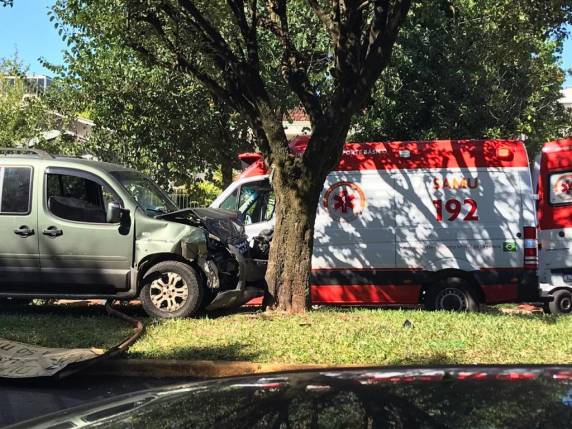 Colisão na Avenida Getúlio Vargas, perímetro central de Santo Ângelo deixa uma pessoa ferida - foto 2