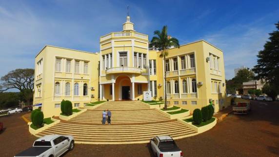 Prefeito Leonir Cardozo pede, no texto, que moradores "invoquem o nome do Senhor Jesus Cristo para que Ele nos traga livramento e nos conduza em tudo". Vice-diretor da Faculdade de Direito da UFRGS diz que medida é inconstitucional