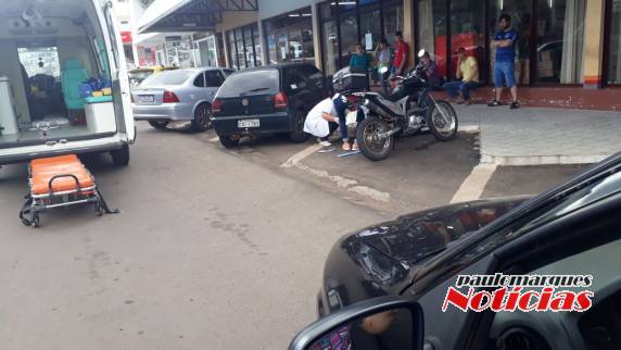 Motocicleta bate na traseira de automóvel no Centro de Crissiumal - foto 2