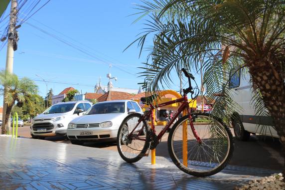 Bicicletários são instalados em Três e Maio - foto 3