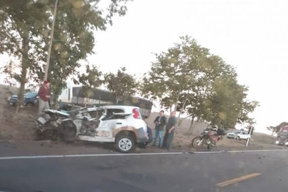 O trânsito ficou complicado e precisou ser desviado por uma estrada vicinal