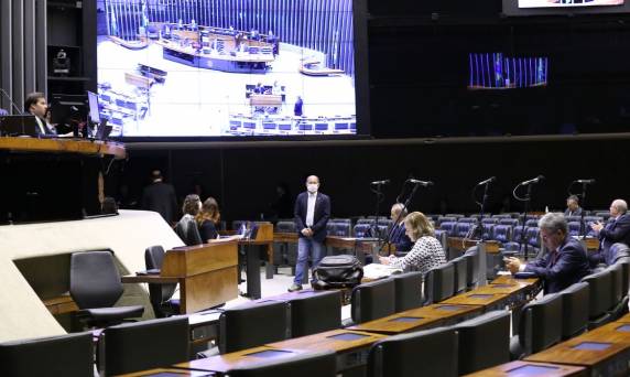 Deputados, no entanto, barraram dispositivos aprovados no Senado, entre eles um que ampliava o BPC