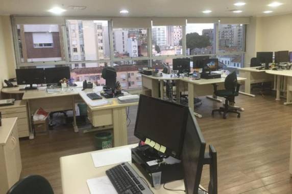Da distância entre mesas a novos horários, adequações serão necessárias para minimizar exposição dos funcionários após a pandemia
