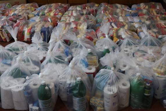 Três de Maio Solidário realiza entrega de primeiras cestas básicas - foto 2