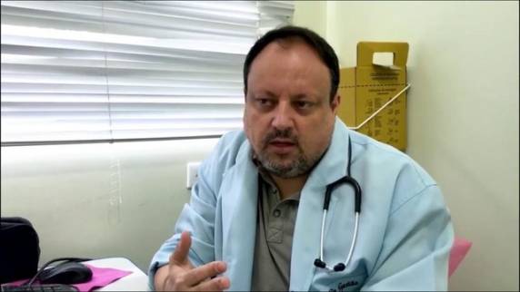 Pediatra Gastão Dias Júnior, de 51 anos, estava hospitalizado em Balneário Camboriú. Causa da morte foi coronavírus, diz direção da unidade