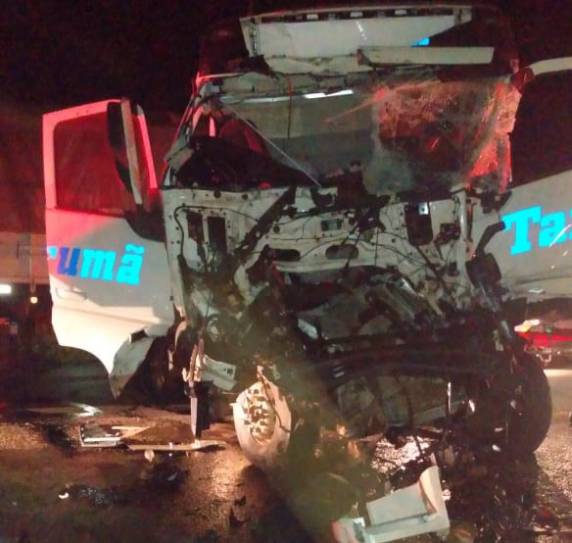 Grave acidente de trânsito no trevo do CICA em Cruz Alta envolve carreta de Três de Maio - foto 5