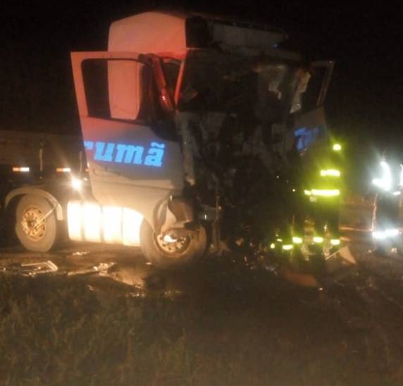 Grave acidente de trânsito no trevo do CICA em Cruz Alta envolve carreta de Três de Maio - foto 4