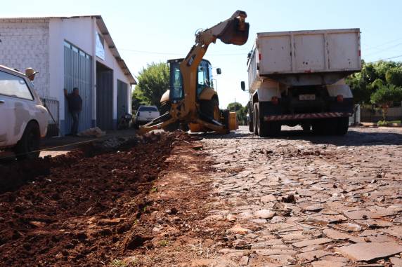 Pavimentação urbana e rural: projeto de melhoria das vias públicas do município - foto 2