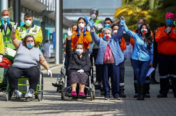 Mais de 3,2 milhões de pessoas contraíram o novo vírus (Sars-Cov-2) e mais 233 mil morreram por complicações da doença