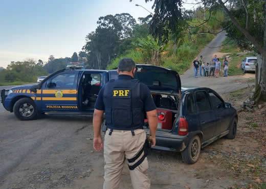 Veículo foi abordado pela PRF após ultrapassagem em local proibido