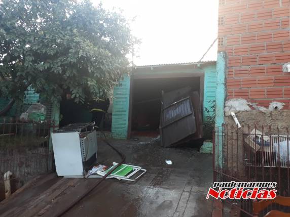 Incêndio destrói residência no bairro Pró-Morar em Três de Maio - foto 2