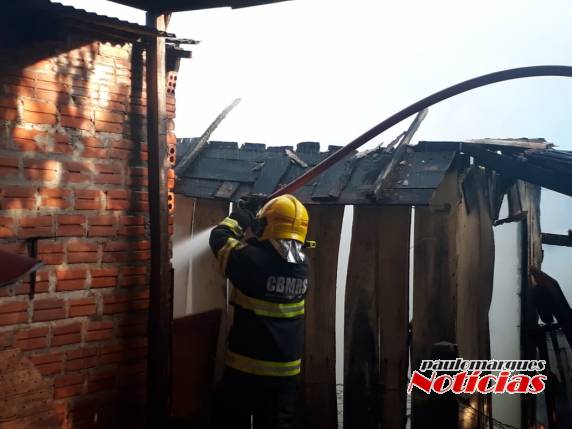 Incêndio destrói residência no bairro Pró-Morar em Três de Maio - foto 4