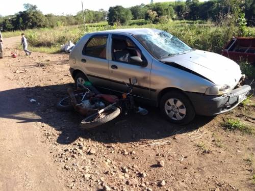 Colisão envolveu motocicleta e veículo de passeio