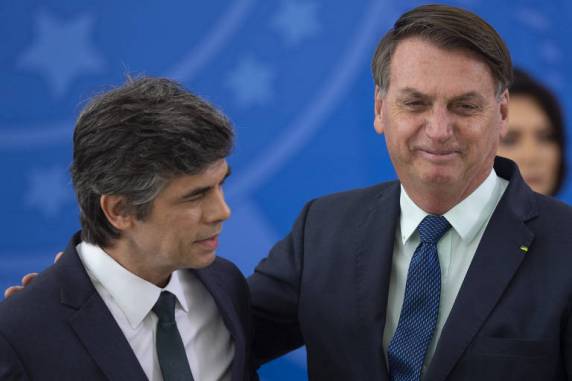 Em nota, pasta informou que ele pediu demissão. Nos últimos dias, Teich e Bolsonaro discordaram de temas como uso da cloroquina e medidas de isolamento