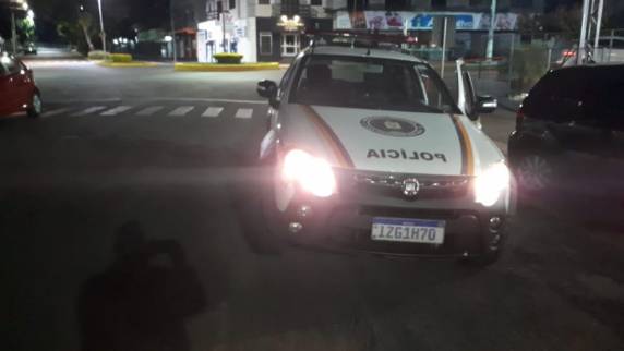 Ladrão furta veículo de revendedora, perde controle e bate em bar, então ele volta e furta outro - foto 3