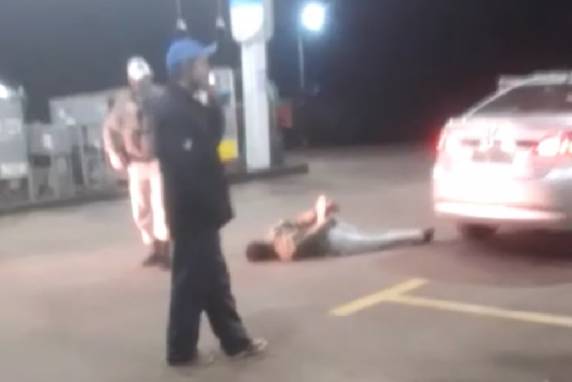 Dois furtos de veículos cometidos pelo mesmo ladrão, na mesma hora e no mesmo estabelecimento comercial, movimentaram as forças policiais no centro da cidade de Três Passos