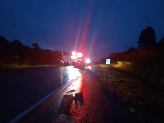 Acidente entre carro e carreta deixa dois mortos na BR 285 em Passo Fundo - foto 2
