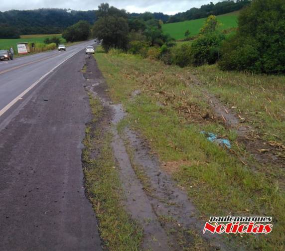 Veículo capota na BR 472 no trajeto entre Três de Maio e Boa Vista do Buricá - foto 2