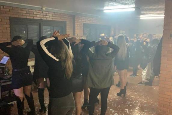 Nem mesmo os convidados sabiam onde ocorreria o evento até instantes antes de se dirigirem ao local