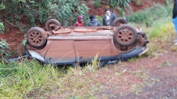 Veículo capota na RS 317 em Coronel Bicaco - foto 3