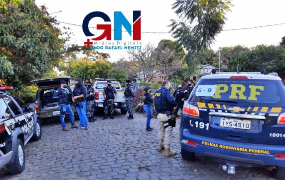 Cinco presos, drogas e objetos furtados apreendidos em operação policial em Santiago - foto 2