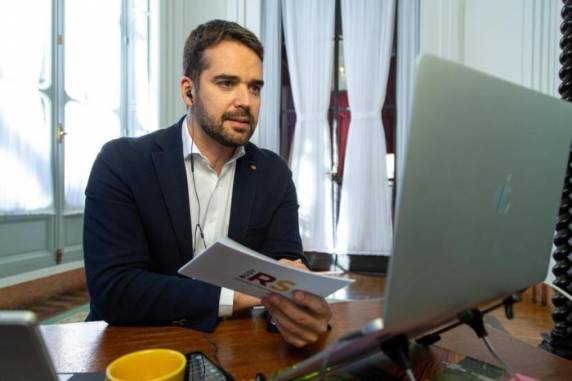 Paralisadas por causa da pandemia, escolas reiniciarão atividades na próxima segunda-feira, mas de forma virtual
