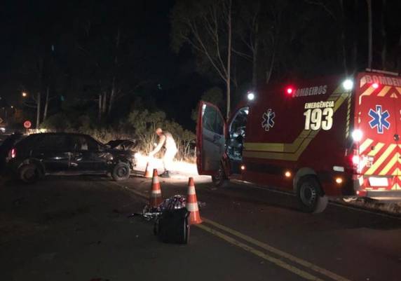 Colisão frontal ocorreu na noite de sábado na SC-110, no bairro Águas Brancas