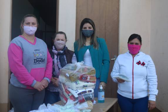 Secretaria de Educação realiza ação para auxiliar famílias necessitadas - foto 2