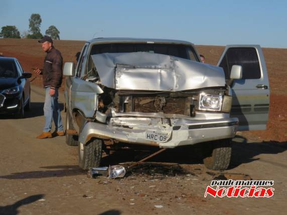 Homem fica ferido ao bater caminhonete contra um rolo compactador em Novo Machado - foto 3