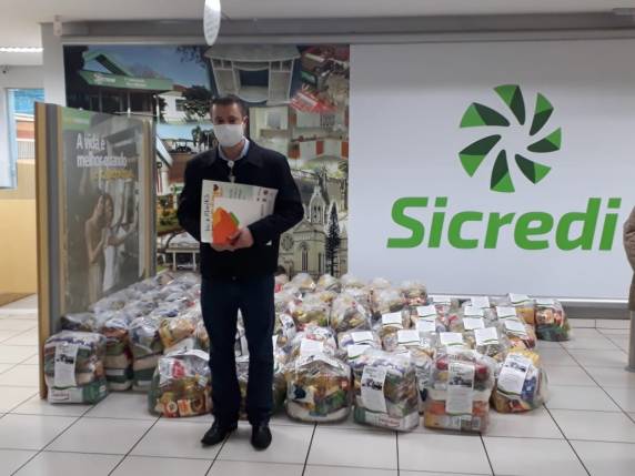 Sicredi distribui mil cestas básicas e lança campanha em prol da economia local - foto 3