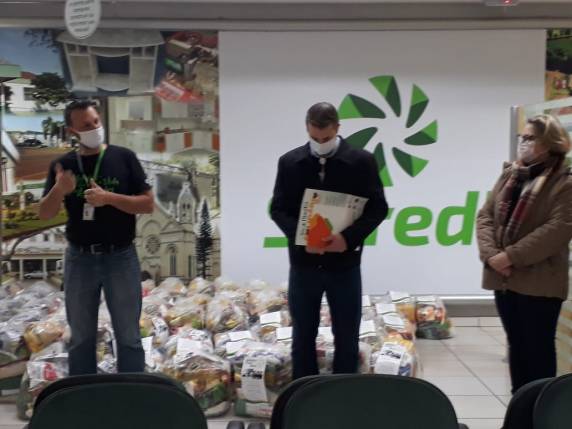 Sicredi distribui mil cestas básicas e lança campanha em prol da economia local - foto 4