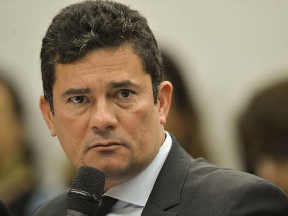 Decisão justifica que ex-ministro tem acesso a informações confidenciais