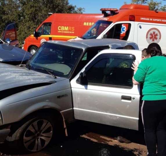 Acidente na Avenida Tuparendi em Santa Rosa - foto 2